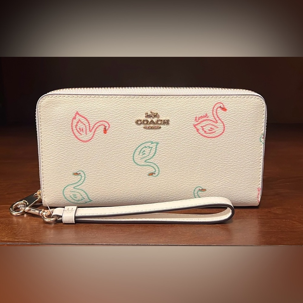 Coach Women's Long Zip Around SWAN Wallet. NWOT (tags are in wallet)